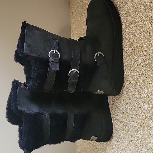 UGG boots black with bucket details  size 9 - Picture 2 of 8